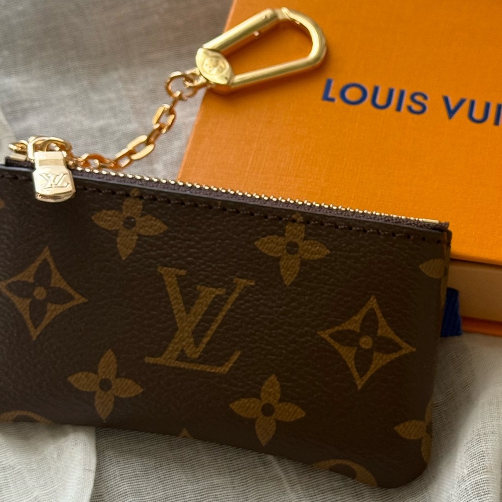 LV Keychain Card Holder NWT - Picture 2 of 3